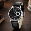Midnight Elegant de acero de Pagani Design inclinado sobre un escritorio de madera